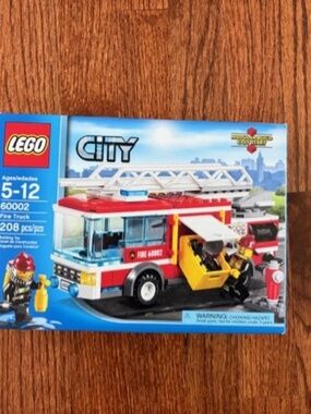 New Sealed LEGO City 60002 Fire Truck Fireman Minifigure Retired Set 209 pcs